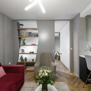 https://olvios-luxury-suites.hotelschalkidiki.net